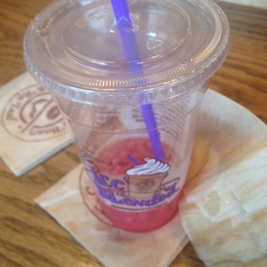 Photo taken at The Coffee Bean &amp; Tea Leaf by Katie R. on 6/14/2012