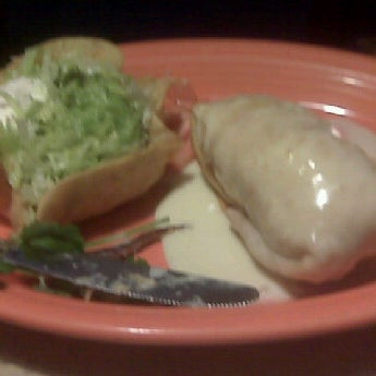 Foto tirada no(a) La Parrilla Mexican Restaurant por Janette R. em 5/13/2012