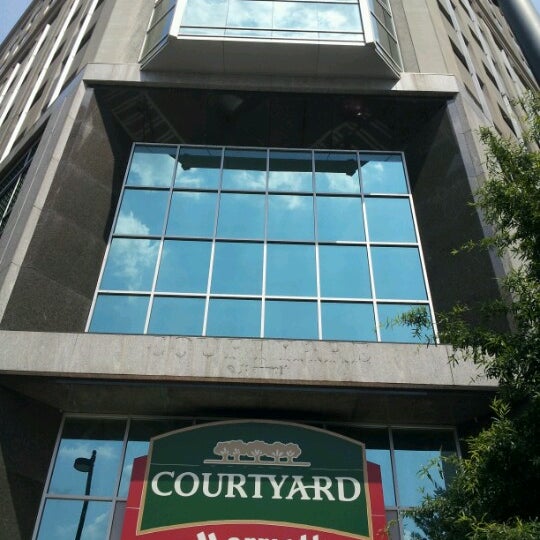 Foto tirada no(a) Courtyard by Marriott Charlotte City Center por Matthew H. em 7/3/2012