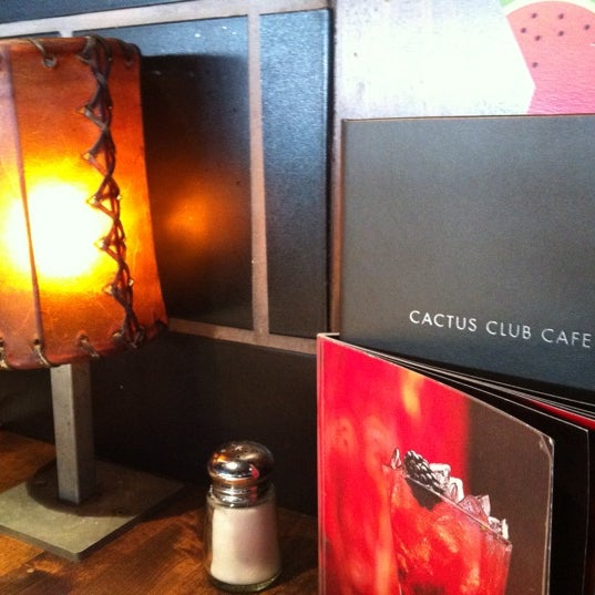 8/21/2012 tarihinde Alex W.ziyaretçi tarafından Cactus Club Cafe'de çekilen fotoğraf