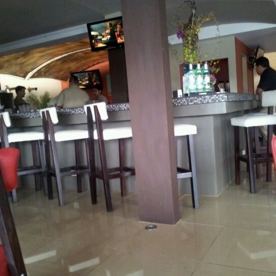รูปภาพถ่ายที่ Keidas Lounge โดย Luis B. เมื่อ 4/23/2012