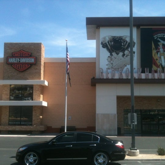 รูปภาพถ่ายที่ Red Rock Harley-Davidson โดย Luiz P. เมื่อ 4/17/2012