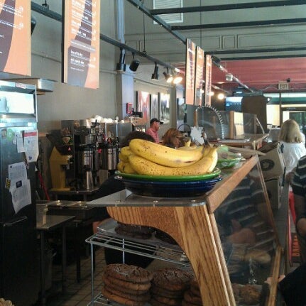 6/25/2012 tarihinde Phil H.ziyaretçi tarafından Café Brioso'de çekilen fotoğraf