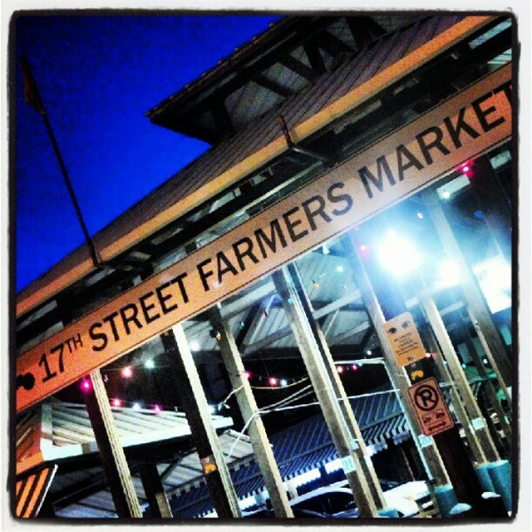 8/5/2012 tarihinde Kari O.ziyaretçi tarafından 17th Street Farmer&#39;s Market'de çekilen fotoğraf