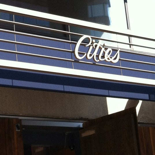 รูปภาพถ่ายที่ Cities Restaurant &amp; Lounge โดย Meka O. เมื่อ 3/17/2012