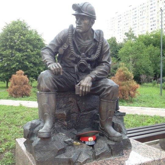 Сквер дмитрия михайлика. Сквер дмитрия михайлика. Памятник ветеранам мчс. Памятники сквер дмитрия михайлика. Памятник ветеранам мчс.