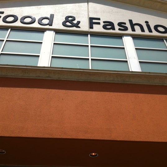 5/18/2012에 Shilpa님이 Walmart Supercentre에서 찍은 사진