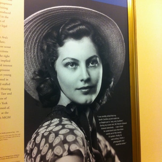 รูปภาพถ่ายที่ Ava Gardner Museum โดย Virginia L. เมื่อ 4/28/2012