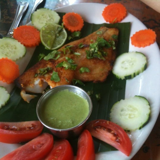 รูปภาพถ่ายที่ New India Cuisine โดย Varun P. เมื่อ 7/28/2012