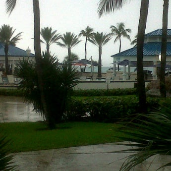 Foto tomada en Melia Nassau Beach - Main Pool  por Cynara W. el 6/2/2012