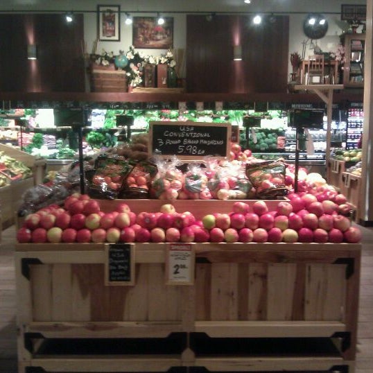 รูปภาพถ่ายที่ The Fresh Market โดย Michael G. เมื่อ 2/20/2012