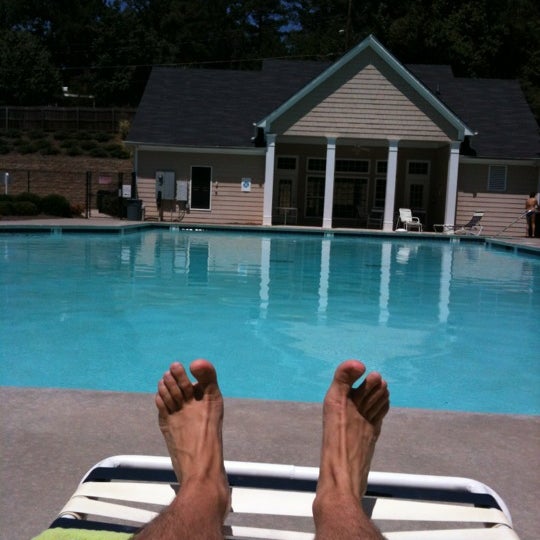 Glamour tinder vintage pool
