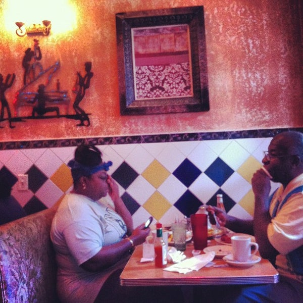 Foto tomada en Daisy&#39;s Diner  por Richard C. el 7/28/2012