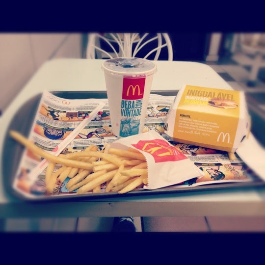 Foto tomada en McDonald&#39;s  por Gabriela M. el 5/7/2012