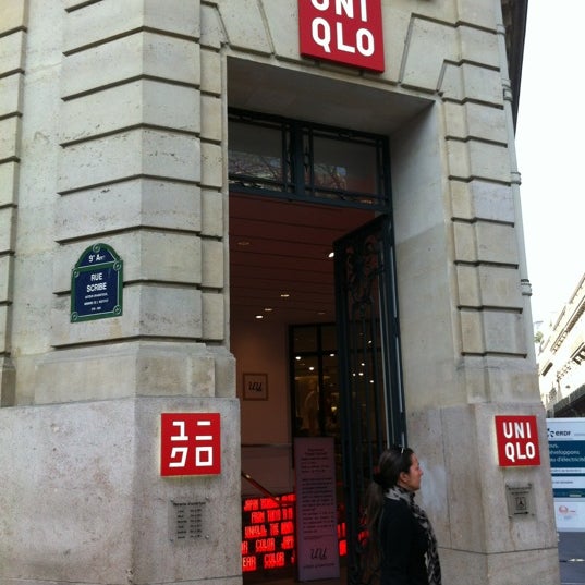 Uniqlo - Clothing Store in Chaussée-d'Antin