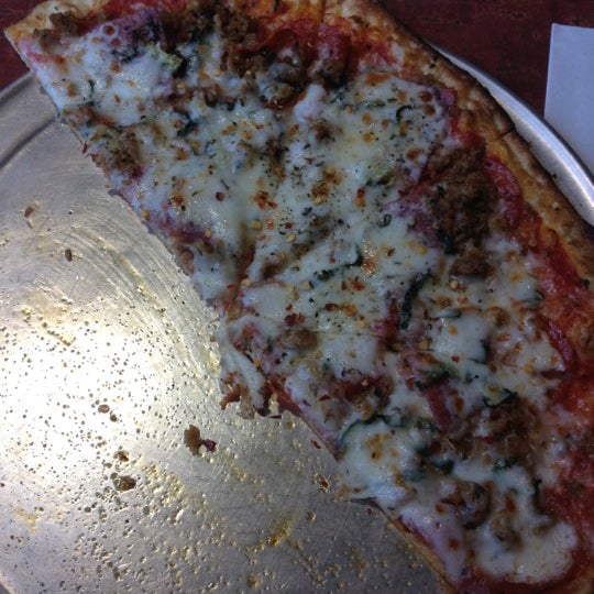 Foto diambil di Wynola Pizza oleh Tony M. pada 2/16/2012