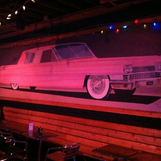 Photo prise au Cadillac Lounge par Alex R. le6/29/2012