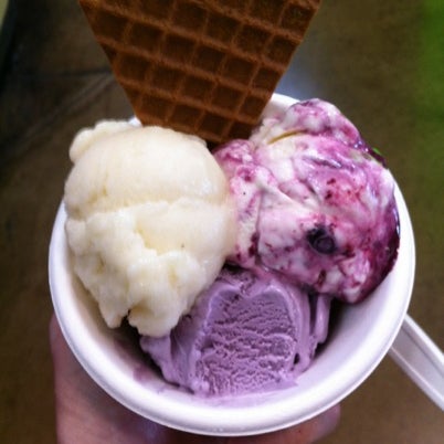Photo taken at Jeni&#39;s Splendid Ice Creams by Rick H. on 8/6/2012