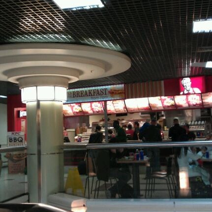 3/25/2012 tarihinde Angel C.ziyaretçi tarafından KFC'de çekilen fotoğraf