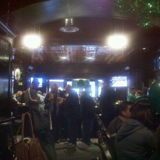 Снимок сделан в Dillon&#39;s Restaurant &amp; Irish Pub пользователем Town Square F. 3/17/2012