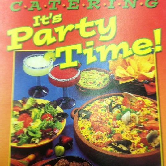 Снимок сделан в Taco Loco Mexican Restaurant, Catering, and Food Trucks пользователем Claudia P. 6/2/2012