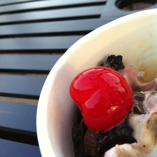 Foto scattata a Yo Mama! Frozen Yogurt &amp; Goodies da Marissa G. il 7/18/2012