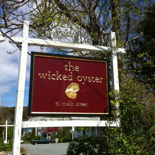 Photo taken at The Wicked Oyster by ᴡ S. on 5/6/2012