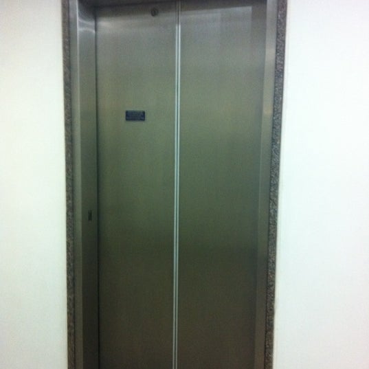 O maior problema da faculdade, o elevador !!!