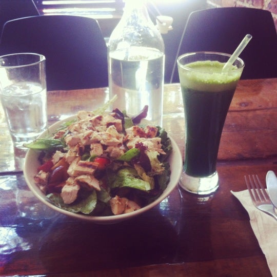 Delicious chicken exotic salad, yummy green juices and great service!