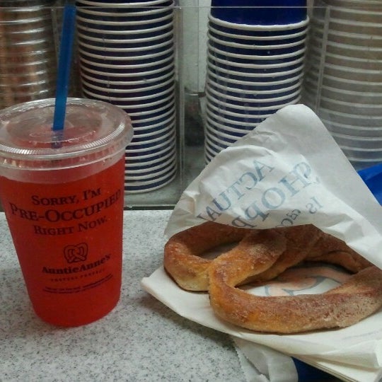 Auntie Anne's Pretzels, Cinnabon & Carvel Snack Place in New York