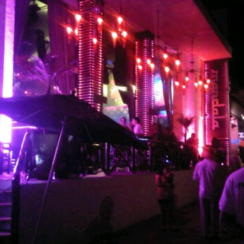 รูปภาพถ่ายที่ Party Lounge โดย Ben L. เมื่อ 8/27/2012