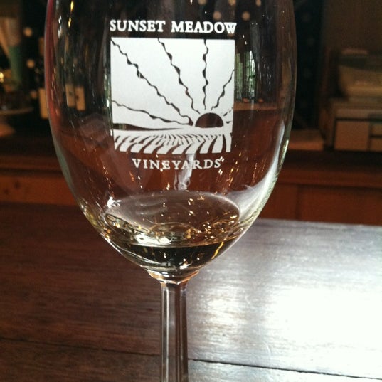 Снимок сделан в Sunset Meadow Vineyards  SMV пользователем Terri M. 7/20/2012