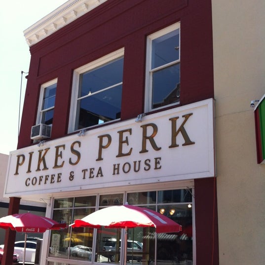 รูปภาพถ่ายที่ The Perk Downtown โดย Dennis G. เมื่อ 6/8/2012