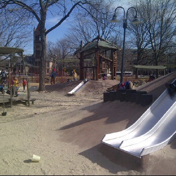Foto tomada en Alexander W. Kemp Playground  por Marisa el 2/21/2012