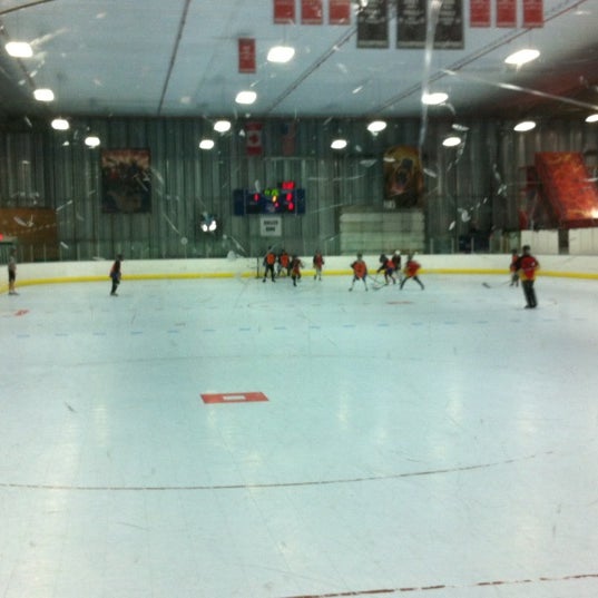 4/2/2012 tarihinde Kim B.ziyaretçi tarafından Langley Sportsplex'de çekilen fotoğraf
