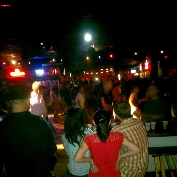 Снимок сделан в Round Up Country Western Night Club &amp; Restaurant пользователем delvin h. 9/9/2012