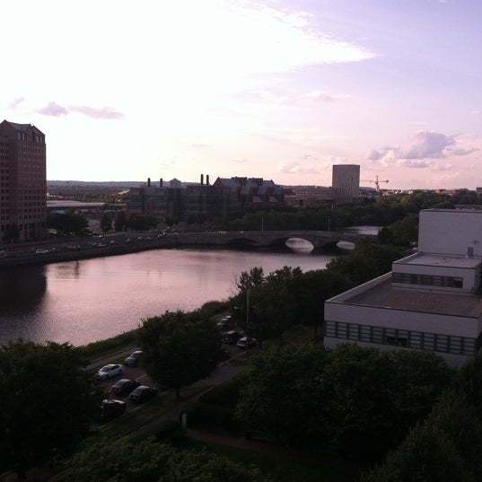 Снимок сделан в Courtyard by Marriott Boston Cambridge пользователем Tabitha F. 8/13/2012