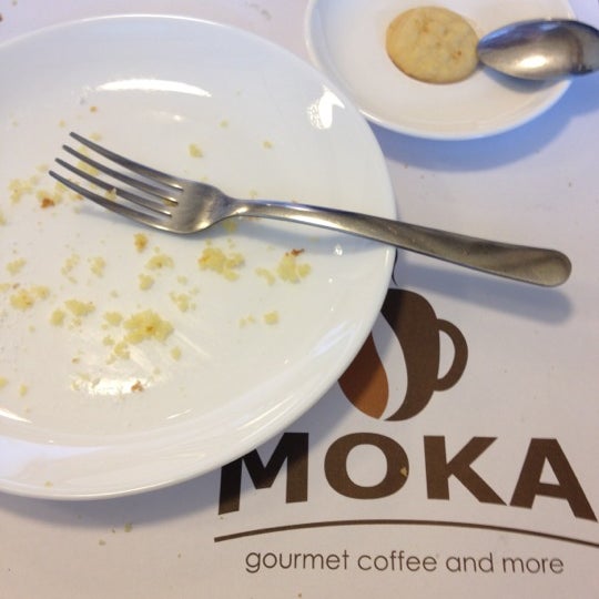 Photo taken at Moka Gourmet Coffee and more... by Jose L. on 5/28/2012