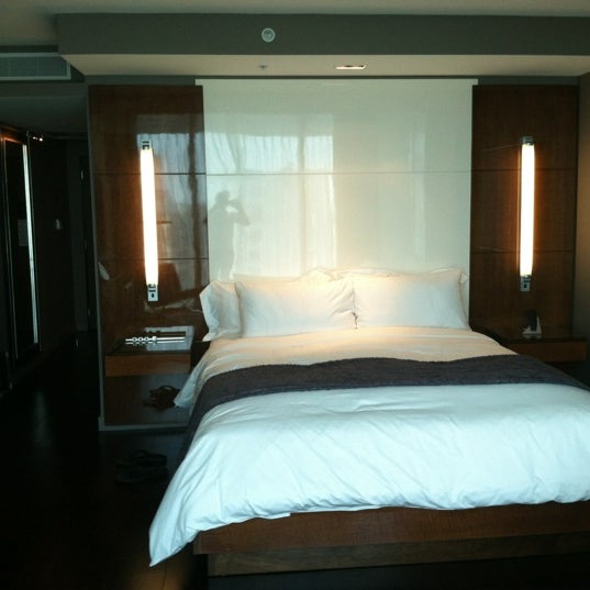 7/2/2012 tarihinde Kent C.ziyaretçi tarafından Hotel Beaux Arts Miami'de çekilen fotoğraf