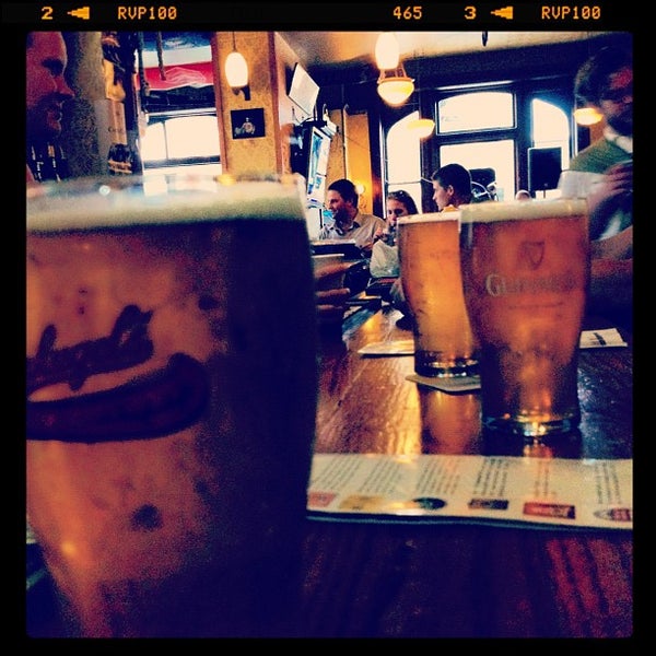 รูปภาพถ่ายที่ Molly Malone&#39;s Irish Pub &amp; Restaurant โดย Vic H. เมื่อ 9/2/2012