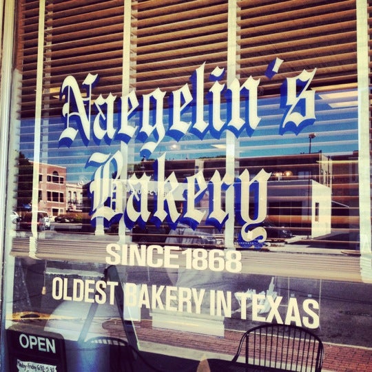 3/24/2012 tarihinde Karen W.ziyaretçi tarafından Naegelin&#39;s Bakery'de çekilen fotoğraf