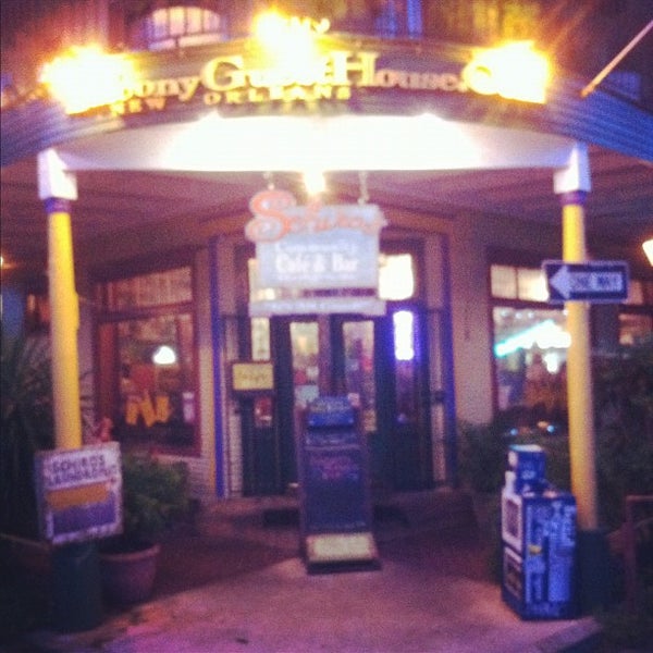 8/9/2012 tarihinde Al H.ziyaretçi tarafından Schiro&#39;s Cafe &amp; Bar'de çekilen fotoğraf