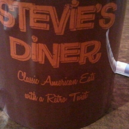 Снимок сделан в Stevie&#39;s Diner пользователем How B. 6/20/2012