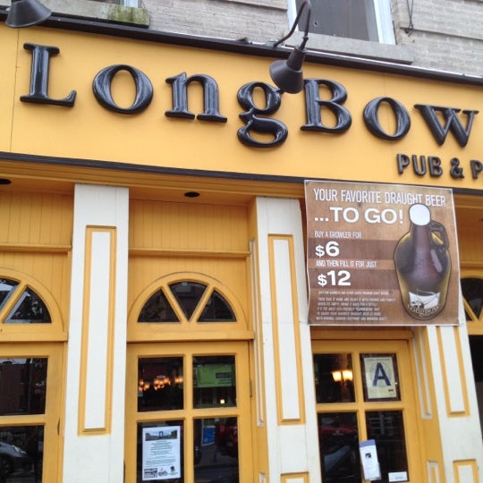 รูปภาพถ่ายที่ Longbow Pub &amp; Pantry โดย PK I. เมื่อ 8/14/2012