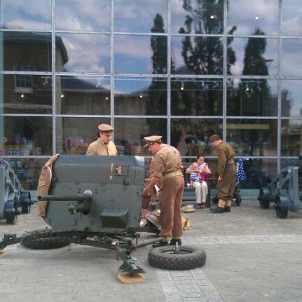 Foto tirada no(a) Firepower: Royal Artillery Museum por Marina G. em 7/28/2012