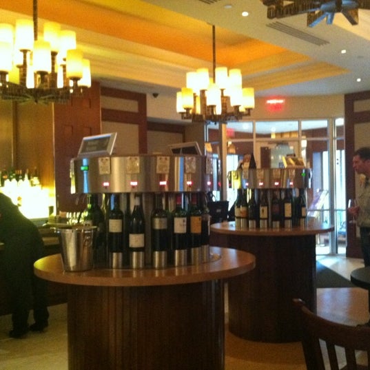 Foto tomada en Tastings - A Wine Experience  por Brandi H. el 3/28/2012