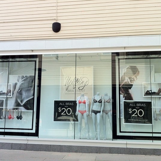 GAP Clothing Store in Corte Madera