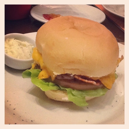 7/3/2012にCarina S.がRespeitável Burgerで撮った写真