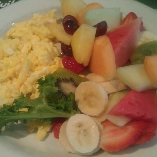 Foto tomada en Cora&#39;s Breakfast &amp; Lunch  por KW el 3/1/2012