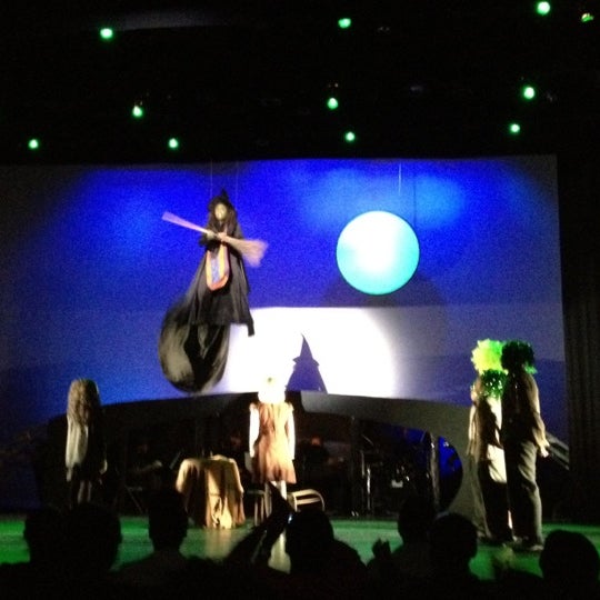 Foto scattata a Nate Holden Performing Arts Center da trice the afrikanbuttafly il 5/28/2012